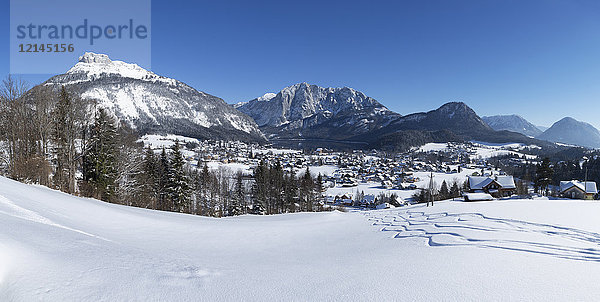 Österreich  Steiermark  Salzkammergut  Altaussee  Mountain Loser links  Trisselwand im Winter