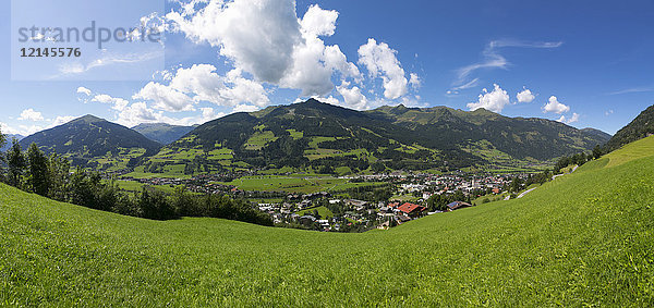 Österreich  Salzburger Land  Gasteinertal  Bad Hofgastein  Blick auf Schlossalm