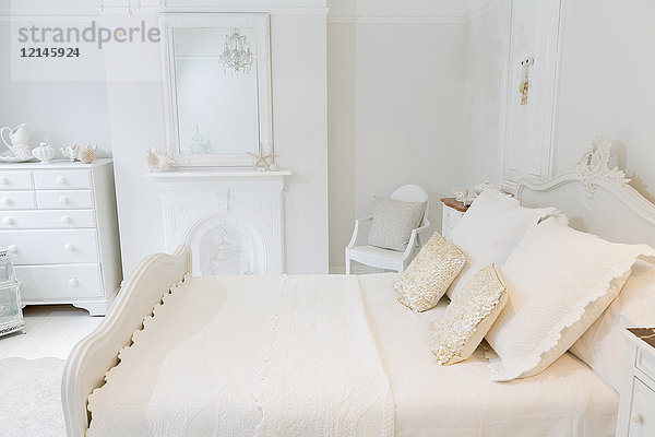 Weißes  luxuriöses Wohnvitrinen-Innenschlafzimmer