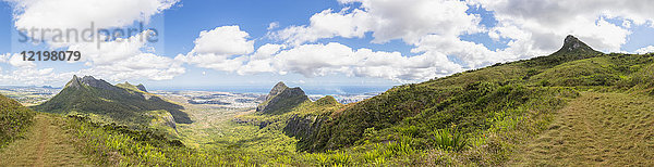 Mauritius  Blick auf Port Louis  Panorama