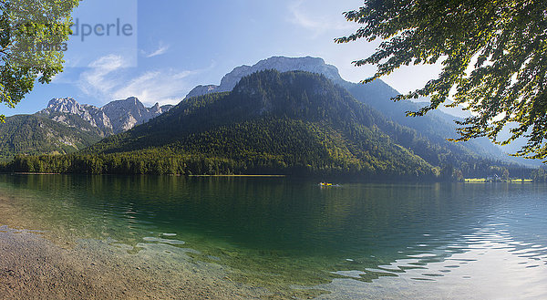 Österreich  Salzkammergut  Feuerkogel  Blick auf den Langbathsee  Höllengebirge