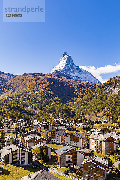 Schweiz  Wallis  Zermatt  Matterhorn  Stadtbild  Chalets  Ferienhäuser