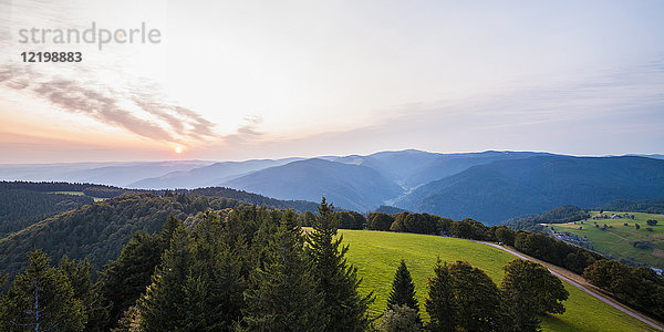 Deutschland  Baden-Württemberg  Schwarzwald  Blick vom Schauinsland am Morgen