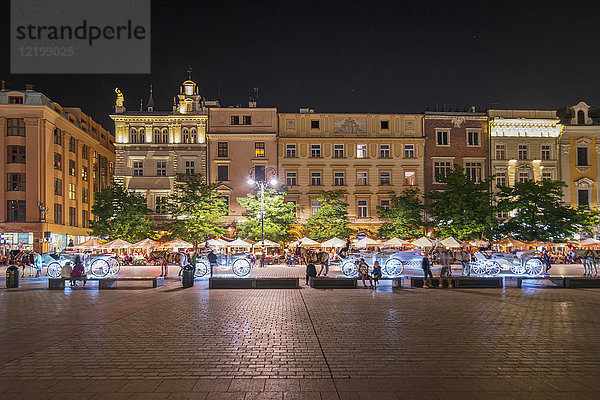 Polen  Krakau  Altstadt  Stadt houese am Hauptplatz bei Nacht