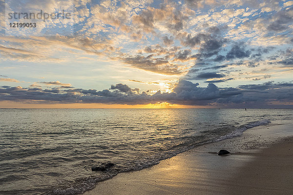 Mauritius  Westküste  Indischer Ozean  Riviere Noire  Sonnenuntergang