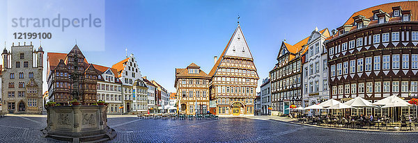Deutschland  Hildesheim  Marktplatz mit Rolandbrunnen und Metzgereihalle