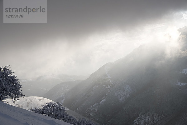 Italien  Umbrien  Apennin  Monte Motette im Winter