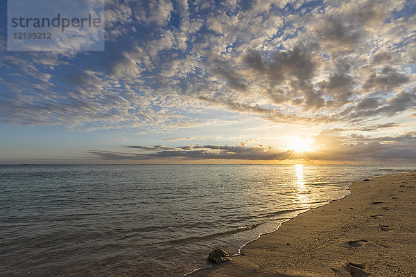Mauritius  Südwestküste  Indischer Ozean  Le Morne  Strand bei Sonnenuntergang