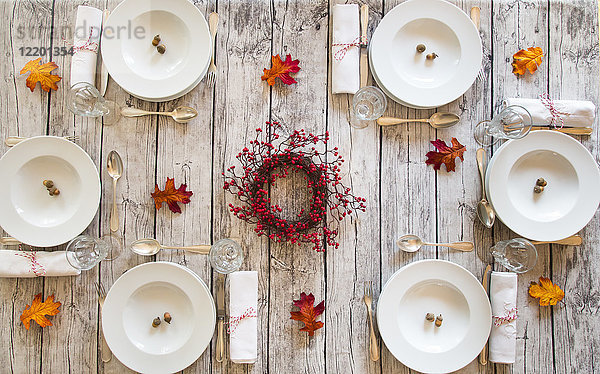 Herbstlich gedeckter Tisch