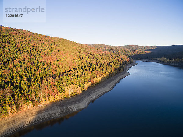 Deutschland  Bayern  Nationalpark Bayerischer Wald  Trinkwasserspeicher Frauenau im Herbst