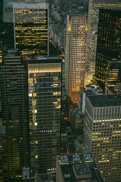 USA  New York  Manhattan  Hochhäuser bei Nacht