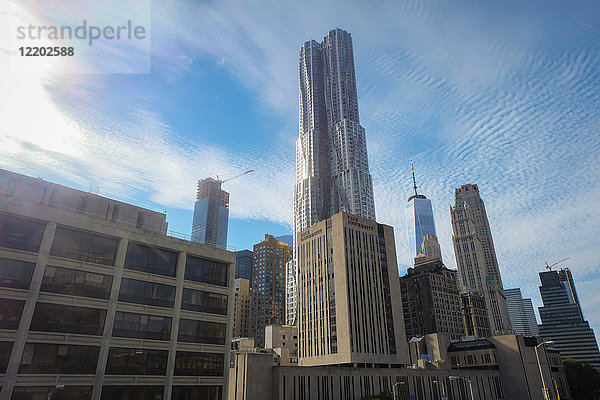 USA  New York City  One World Trade Center und andere Wolkenkratzer