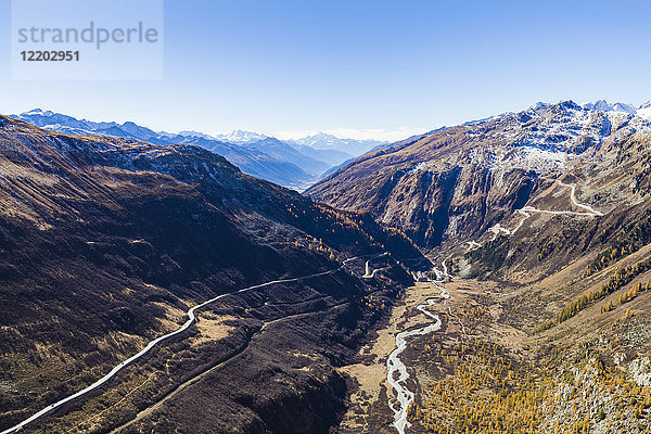 Schweiz  Wallis  Alpen  Blick auf Furka und Grimselpass rechts
