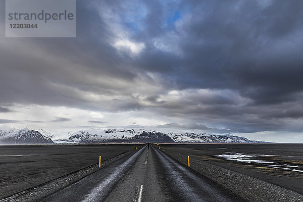 Island  Vik  Ringstraße nach dem Regen