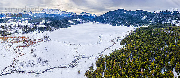 Deutschland  Bayern  Oberbayern  Barmsee im Winter