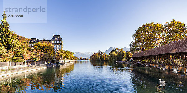 Schweiz  Kanton Bern  Thun  Aare  Kunstmuseum  Aarequai und Schleusenbrücke