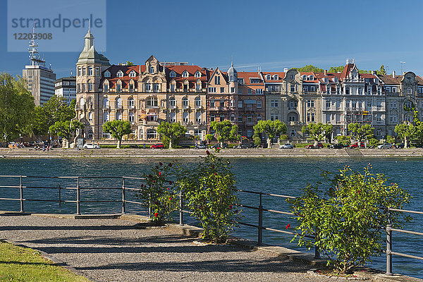 Deutschland  Baden-Württemberg  Konstanz  Seestrasse vom Inselhotel aus gesehen