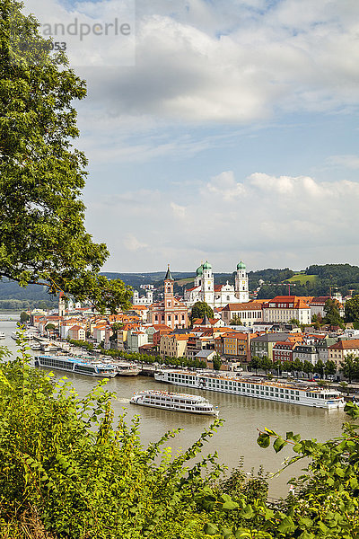 Deutschland  Bayern  Passau  Altstadt und Inn