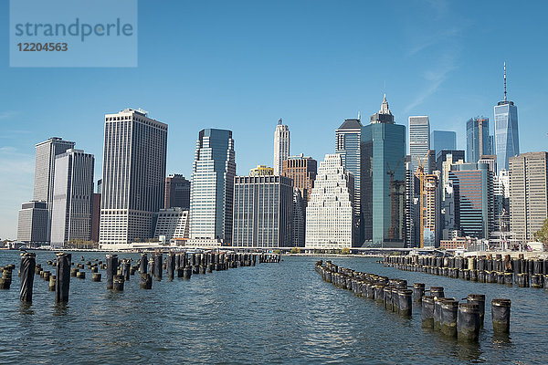 USA  New York City  Skyline und Wellenbrecher