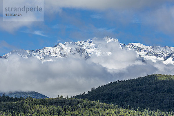 Blick auf den Tsilxwm (Tantalus Mountain Range)  British Columbia  Kanada  Nordamerika