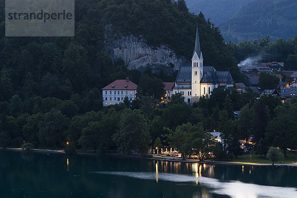 St. Martinskirche bei Nacht  Bleder See  Slowenien  Europa