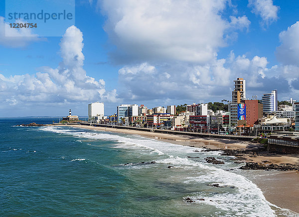 Farol da Barra Strand  Blick von oben  Salvador  Bundesstaat Bahia  Brasilien  Südamerika
