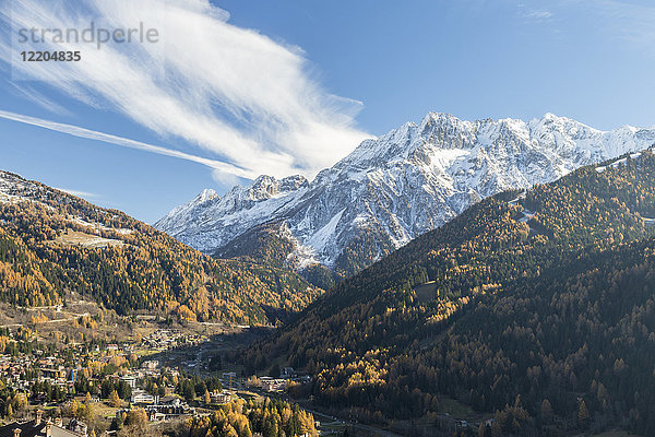 Alpendorf Ponte Di Legno im Herbst  Provinz Brescia  Valcamonica  Lombardei  Italien  Europa