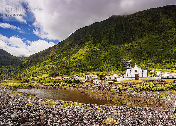 Kirche in Faja da Caldeira de Santo Cristo  Insel Sao Jorge  Azoren  Portugal  Atlantik  Europa