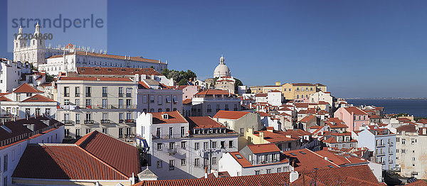 Aussichtspunkt Santa Luzia  Kloster Sao Vicente de Fora  Nationales Pantheon  Stadtteil Alfama  Lissabon  Portugal  Europa