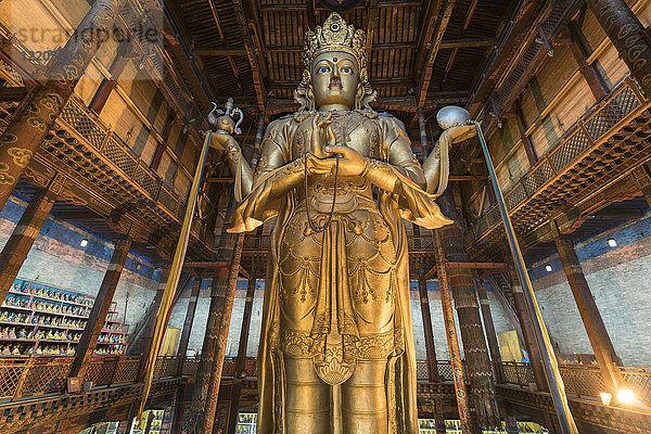 Avalokitesvara-Statue im Gandan-Kloster  Ulan Bator  Mongolei  Zentralasien  Asien