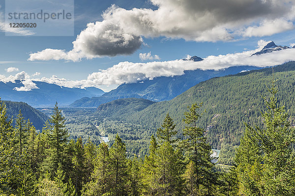 Blick auf den Tsilxwm (Tantalus Mountain Range)  British Columbia  Kanada  Nordamerika