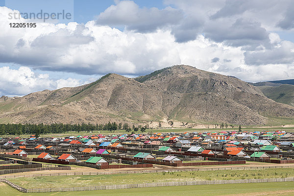 Die Stadt Orgil  Bezirk Jargalant  Provinz Hovsgol  Mongolei  Zentralasien  Asien