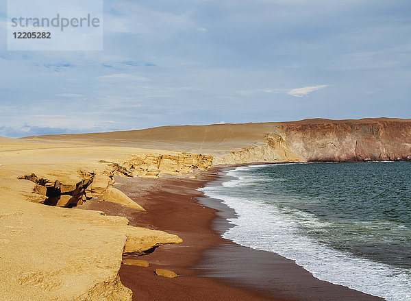 Roter Strand  Paracas National Reserve  Region Ica  Peru  Südamerika