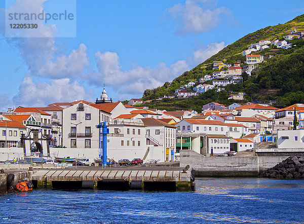 Velas vom Meer aus gesehen  Insel Sao Jorge  Azoren  Portugal  Atlantik  Europa