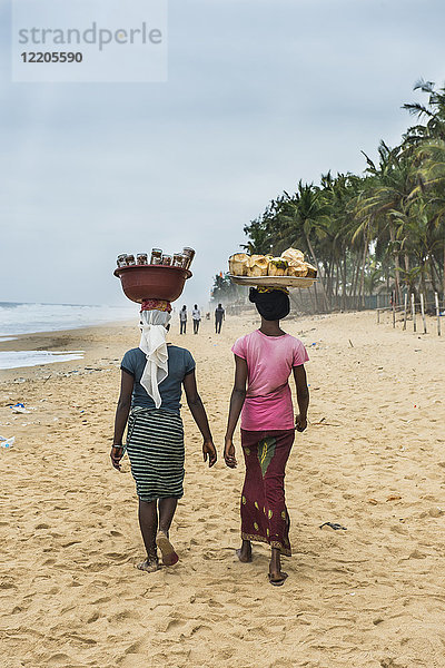 Einheimische Frauen  Grand Bassam  Elfenbeinküste  Westafrika  Afrika
