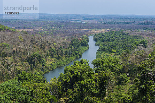 Lucala-Fluss  der aus den Kalandula-Fällen fließt  Provinz Malanje  Angola  Afrika