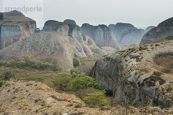 Schwarze Felsen bei Pungo Andongo  Provinz Malanje  Angola  Afrika