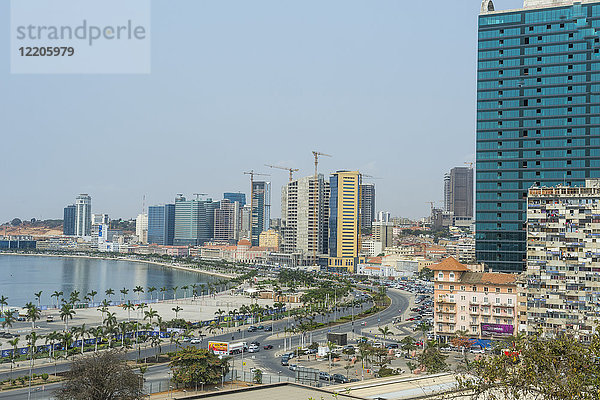 Blick auf die neue Marginalpromenade (Avenida 4 de Fevereiro)  Luanda  Angola  Afrika