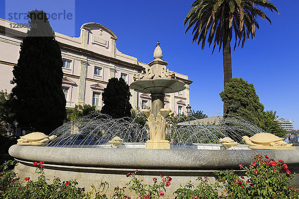 Springbrunnen im Canalejas-Park  Cádiz  Andalusien  Spanien  Europa