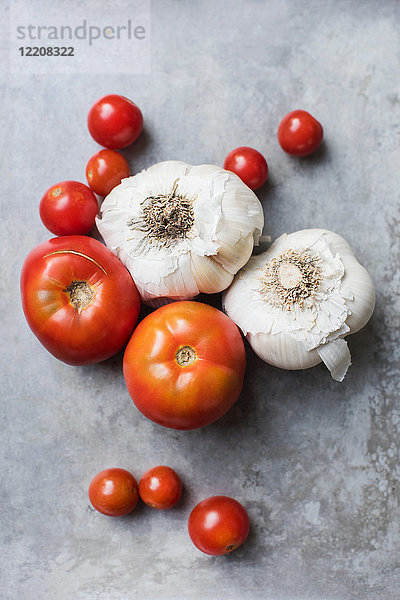 Frische Tomaten und Knoblauch