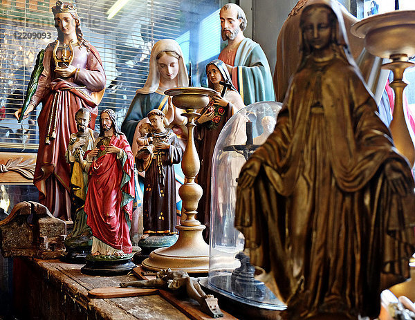 Religiöse Figuren auf dem Tisch