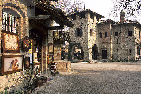 Das mittelalterliche Dorf Grazzano Visconti  Emilia Romagna  Italien