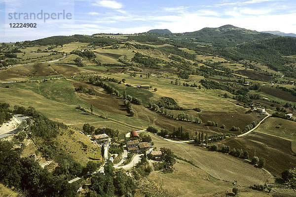 Landschaft in der Umgebung von San Leo  Marken  Italien