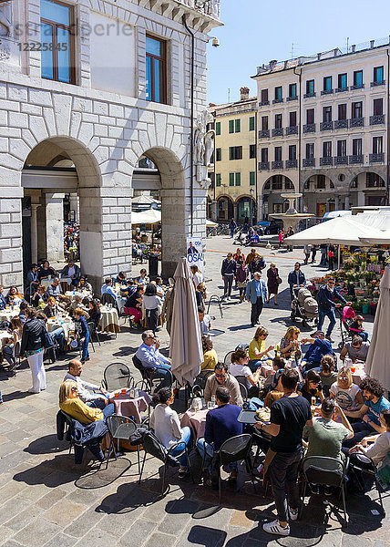 Italien  Venetien  Padua  Cafe auf der Piazza delle Erbe