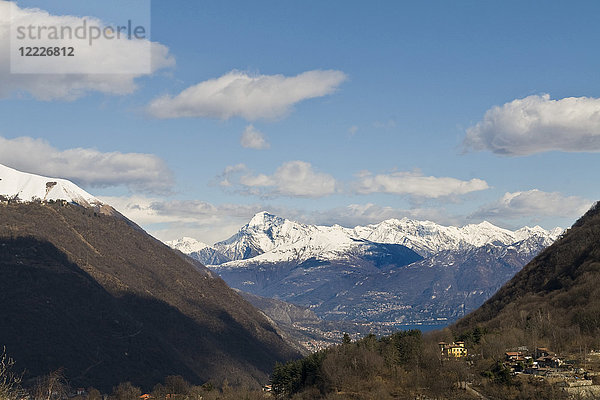 Landschaft im Val d'Intelvi  Lombardei  Italien