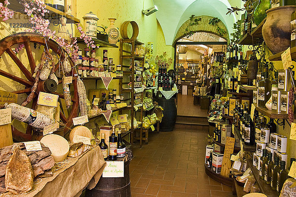 Traditionelles Essen  Spoleto  Provinz Perugia  Umbrien  Italien