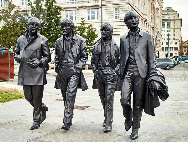 England  Merseyside  Liverpool Stadt  Statuen der Beatles