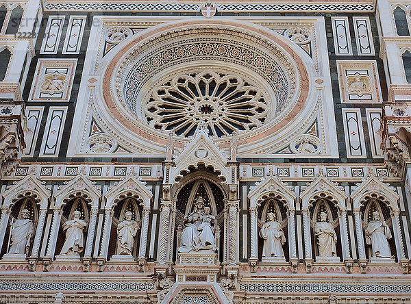 Europa  Italien  Toskana  Florenz  Fassade des Doms von Florenz im Gotik-Renaissance-Stil  Basilika Santa Maria del Fiore  Firenza Basilica di Santa Maria del Fiore