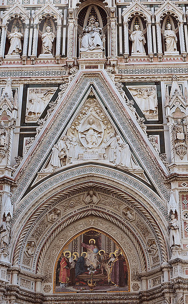 Europa  Italien  Toskana  Florenz  Fassade des Doms von Florenz im Gotik-Renaissance-Stil  Basilika Santa Maria del Fiore  Firenza Basilica di Santa Maria del Fiore