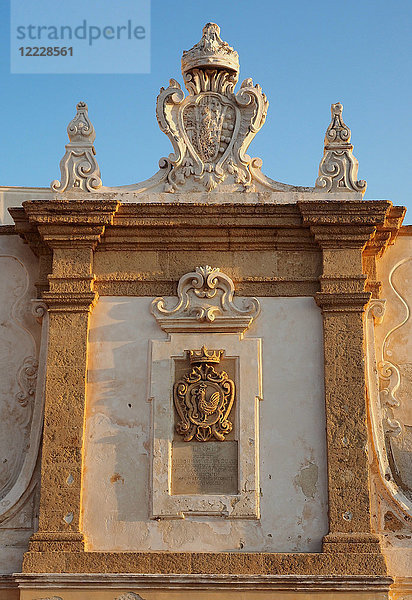 Europa  Italien  Apulien  Salento  Gallipoli  Altstadt  alter Barockbrunnen